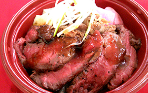 前回グランプリの「米沢牛ステーキ丼」 米沢 琥珀堂 (山形県)