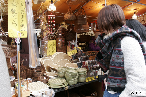 700店以上の露店が並ぶ「世田谷ボロ市」