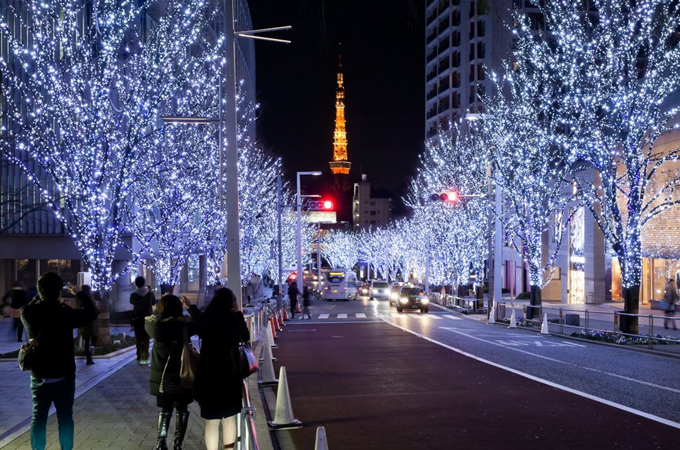 六本木ヒルズのクリスマスイルミネーション2014、降りそそぐ純白の雪が青い輝きと光の結晶に｜おでかけガイド-東京版