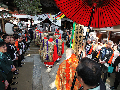 深大寺最大の行事である「厄除元三大師大祭」は「慈恵大師」を讃える縁日として江戸時代に始まったと言われている