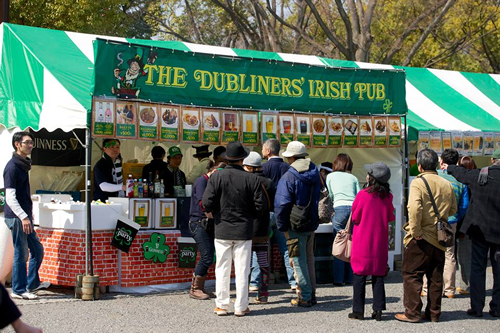 人気のアイルランド料理のブースは行列