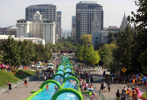 米国ソルトレイクシティで昨年7 月に初開催された「Slide the City」