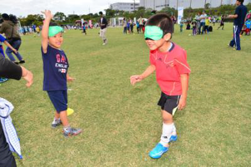 視覚障害者と一緒にプレイできる「ブラインドサッカー体験」 子どもにとって貴重な経験になりそう