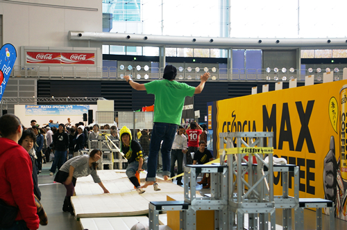 綱渡りスポーツ「スラックライン」