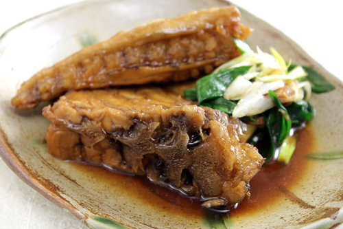 「メカジキのハーモニカ煮」メカジキの背鰭の付け根の骨と肉の形状がハーモニカに似ていることから名づけられた気仙沼の郷土料理。