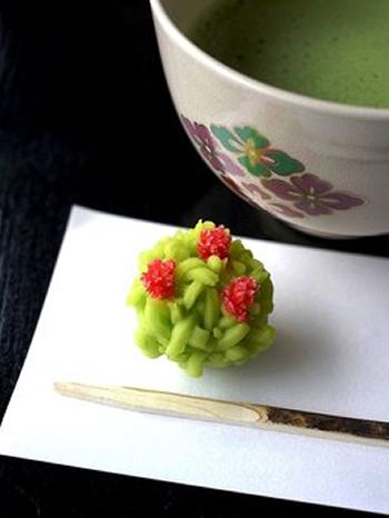 夕涼みやお月見に使われていた「中島の御茶屋」では抹茶セットが楽しめる