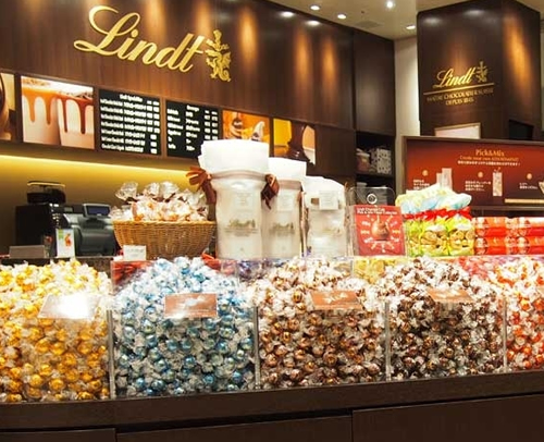 スイスの老舗チョコブランド リンツ ショコラ カフェ 直営店がルミネ立川に4 27オープン おでかけガイド 東京版