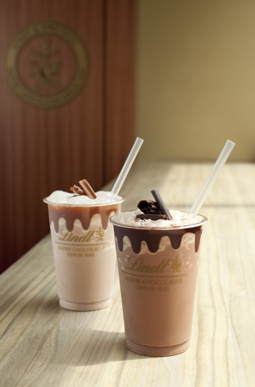 カカオの香り豊かな「アイスチョコレートドリンク」
