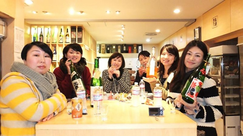 運営のウイメンズ日本酒会メンバー 画像:ウイメンズ日本酒会サイト