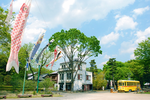 鯉のぼりの展示(4/21~5/6東の広場にて)