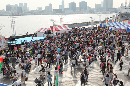 東京港から荷揚げされる国内外からの産物、東京港に関係の深い地元企業協賛による物品、飲食物を販売