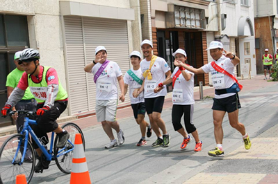 東日本大震災の被災地域を15日間かけてつなぐ復興支援リレー「未来への道 1000キロメートル縦断リレー2015」