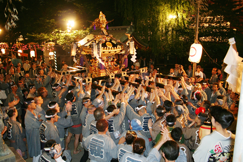 町内神輿 宵宮 「セイヤ」「ワッショイ」の勇壮な掛け声
