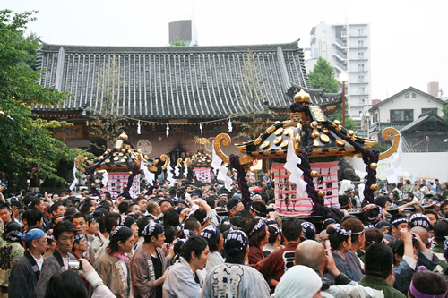 5月17日(日)「本社神輿各町渡御」 宮出し