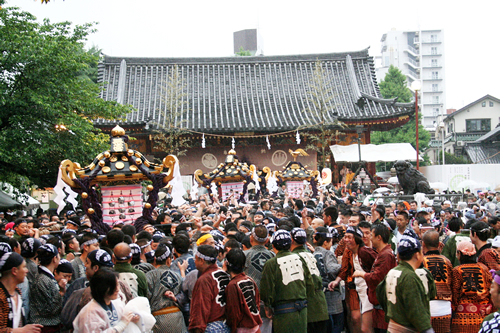 5月17日(日)「本社神輿各町渡御」 宮出し