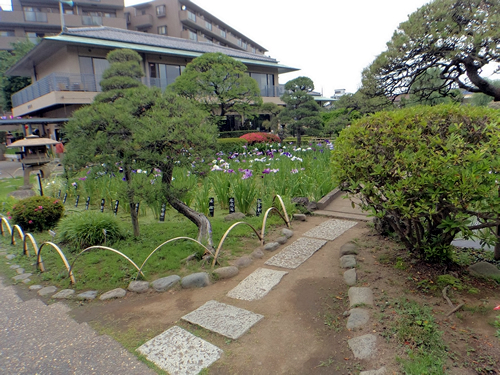 「堀切菖蒲園 静観亭」和風造りの2階建の集会施設「静観亭」