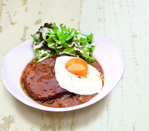 オリジナル・ロコモコ ハンバーグの上に目玉焼きを乗せたハワイの人気料理