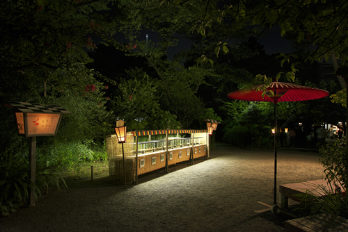 夏の夜の向島百花園