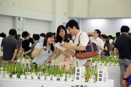 みんなでわいわい言いながら試飲するのも楽しい