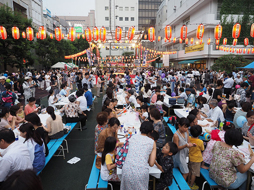 昨年は14万人以上が参加した新橋を代表するお祭り