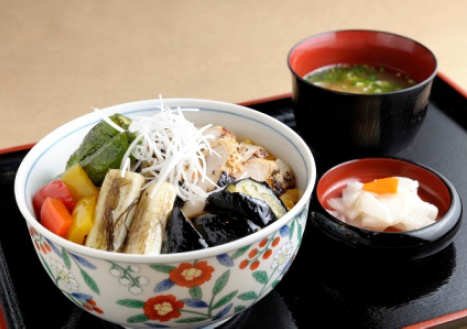 決勝大会出品作品 新潟・越後川口SA「魚沼いろ鶏丼」