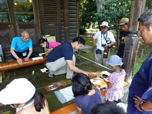 子ども向け金唐紙ワークショップ