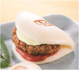 ※各日50個限定角煮まんの皮で長崎和牛100%のパテを包み、隠し味に角煮のタレを使用した新感覚バーガ 〈岩崎本舗〉白バーガー 1個540円