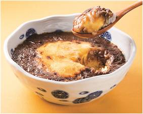 「有田焼」+「焼きカレー」がコラボしたユニークな駅弁。第7回九州駅弁グランプリでも優勝経験あり。 〈創ぎゃらりーおおた〉有田焼カレー 1,600円