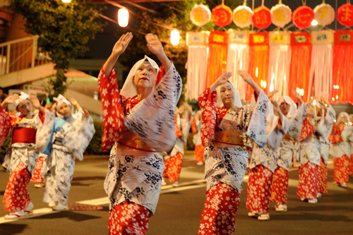 市民にはお馴染みの「福生七夕音頭」「交通安全音頭」「福生音頭」「福生よいとこ」の4曲の順番に合わせて