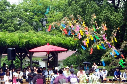 夏を彩る花々の旧芝離宮恩賜庭園で「七夕演奏会」を2015年7月4日(土)に開催