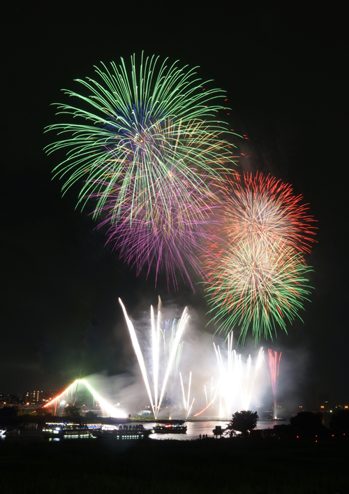 江戸の夏の風物詩「第37回 足立の花火」 2015年7月18日(土)に約12,000発打上げ