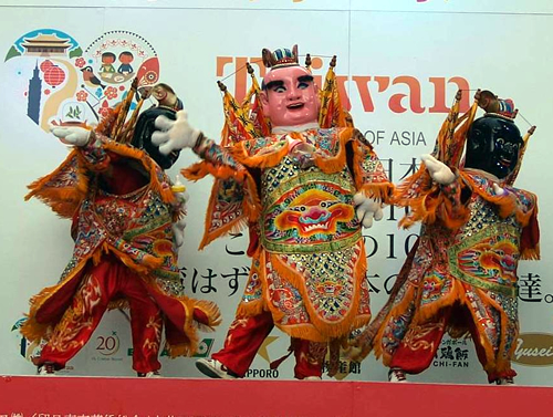 台湾から多数の著名アーティストや民族舞踏が来日