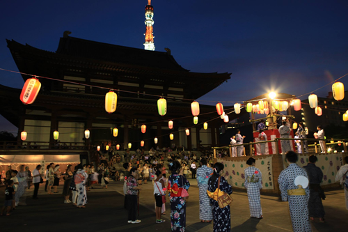 芝・増上寺で7/31(金)、8/1(土) に納涼盆踊り大会 - 東京タワーの夜景と東京プリンスホテルの露店