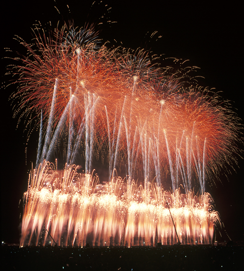 下町・葛飾柴又を彩る13,000発!「第49回 葛飾納涼花火大会」が2015年7月21日(火)開催
