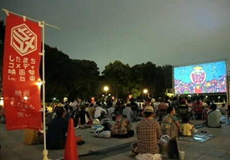 野外上映会 過去の風景 (c)「したまちコメディ映画祭in台東」実行委員会