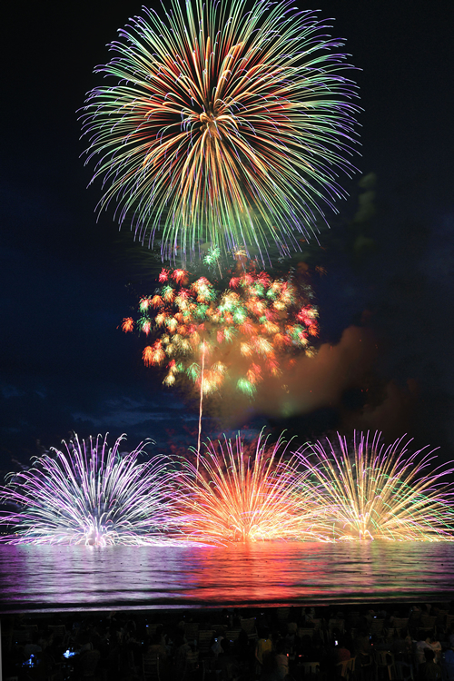 「第67回 鎌倉花火大会」が7月23日(木)に由比ヶ浜&材木座ビーチで!名物「水中花火」は必見!