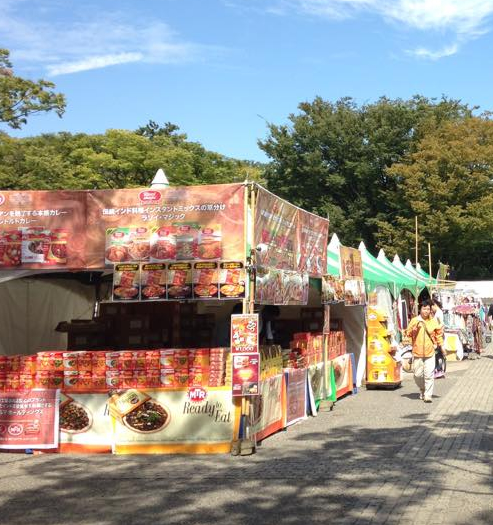 初秋の代々木公園イベント広場、野外ステージ