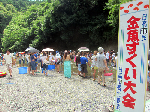 巾着田夏の風物詩として毎年大勢の子ども達が参加