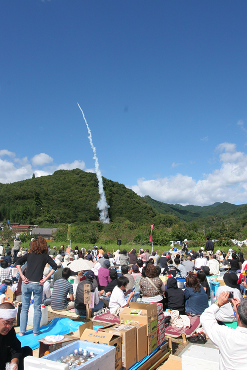 龍勢が300~500メートル上空に昇りつめる