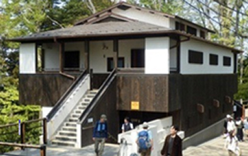 高尾山の大見晴園地トイレが「日本トイレ大賞」を受賞 - 一時間の行列を解消
