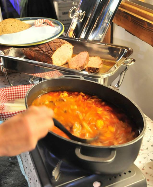あつあつのドイツ料理をどうぞ
