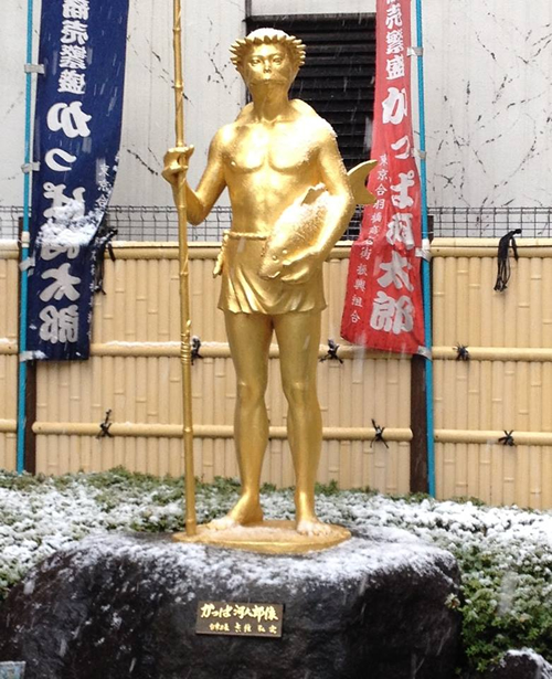 かっぱ橋道具街の誕生90年を記念して建てられたシンボル像「かっぱ河太郎」