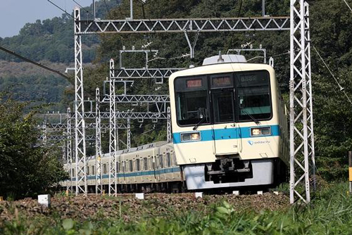 通勤車両8000形
