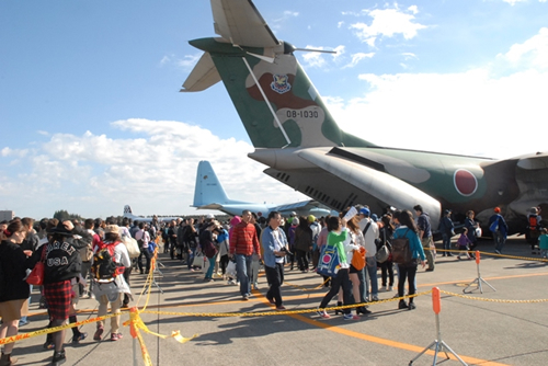 C-1 機内展示