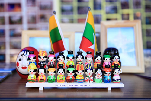 National Tribes of Myanmar 民族衣装がカラフルでかわいい