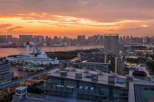 夕暮れ時の美しい東京湾