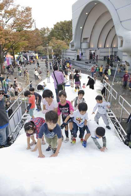雪広場でのそり遊びが楽しめる