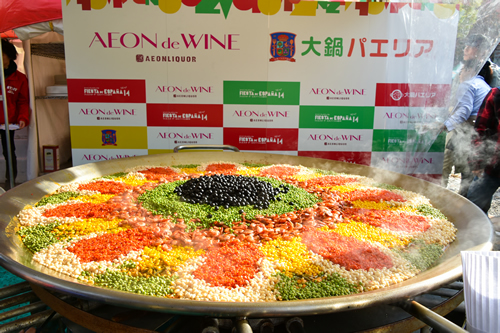 昨年大好評だった特大パエリアが今年も登場