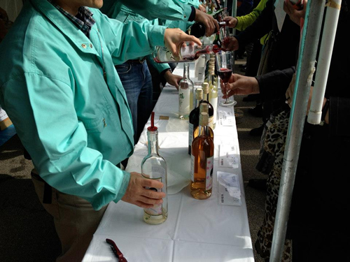 試飲チケット1枚でグラス1杯(約40cc)の試飲ができる