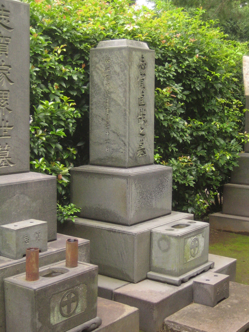 青山霊園にある志賀直哉の墓 ©Lombroso